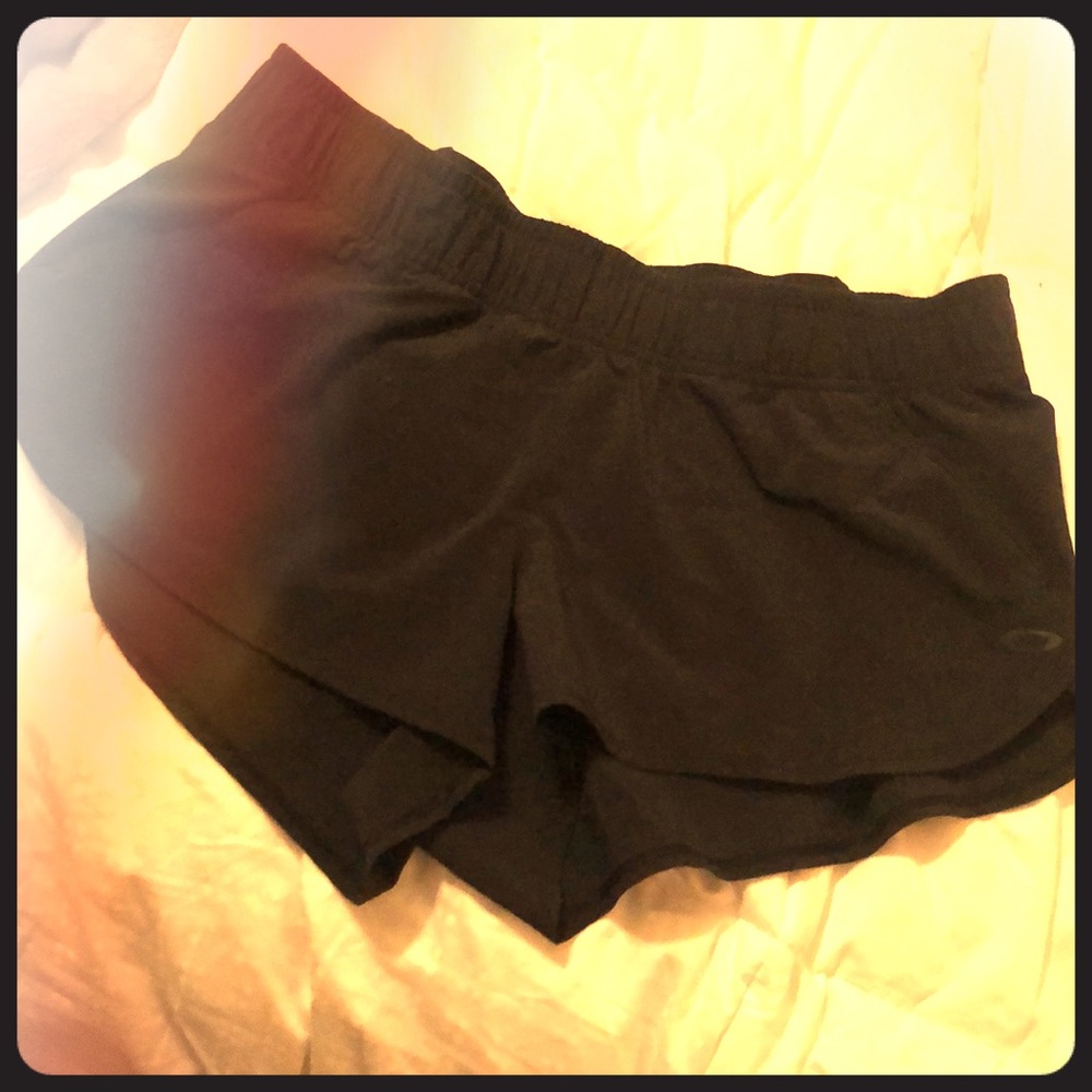WOMENS ATHLETIC SHORTS •
